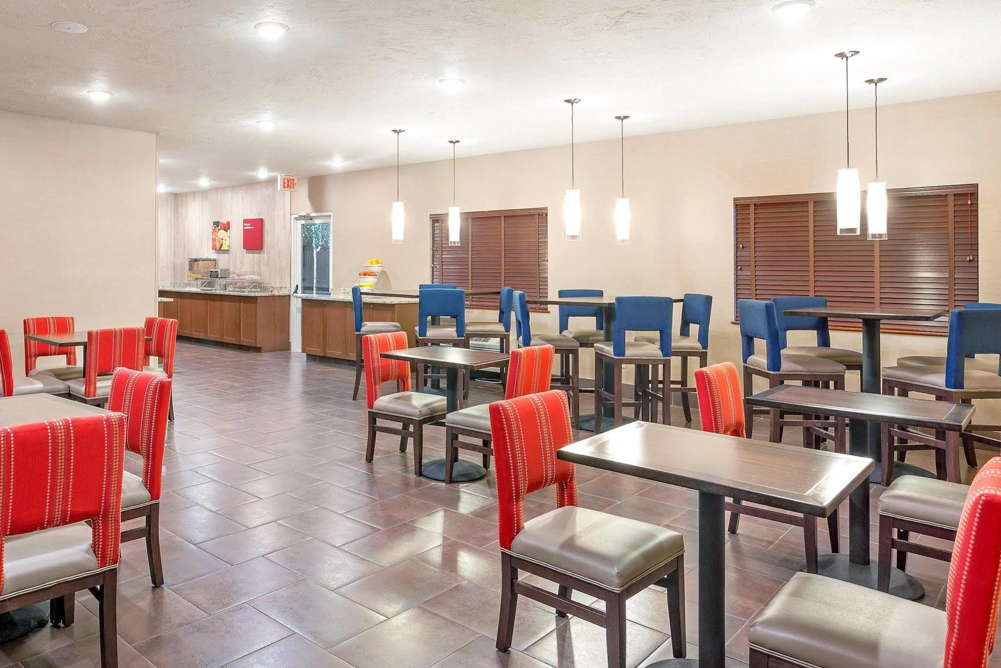 Comfort Suites Yakima Exterior photo